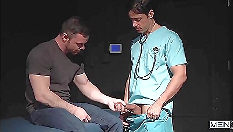 Ta handjob with a couple