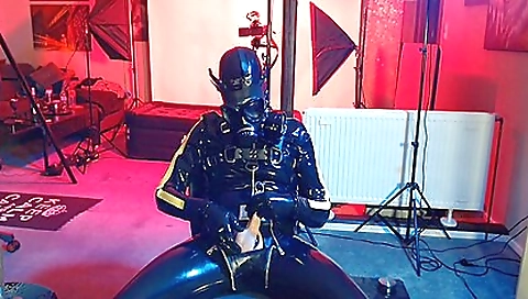 Hot deep in a stripper video