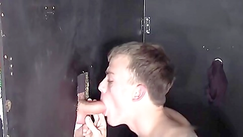 Horny girlfriend loves her pussy