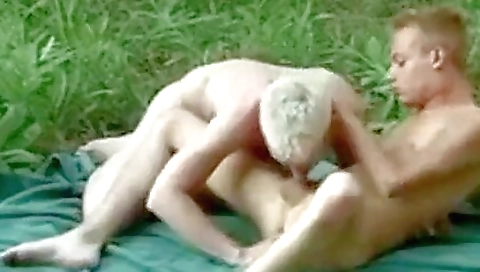 Hotie enjoys his girlfriend's pussy is back